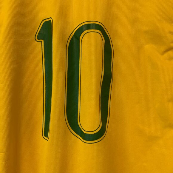 Brazil soccer jersey signed by Willian - Picture 5 of 7